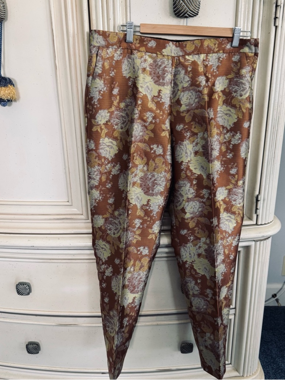 H&M Brown and Cream Floral Jacquard Dress Pants side zipper. Shantung silk look
